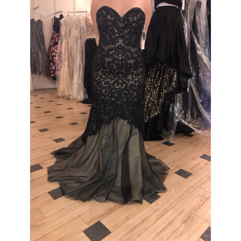 aria prom dress